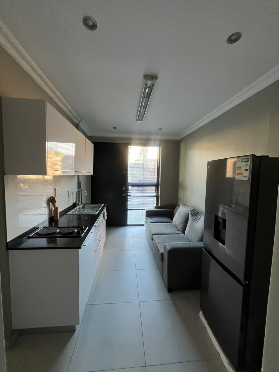 To Let 1 Bedroom Property for Rent in Walmer Estate Western Cape